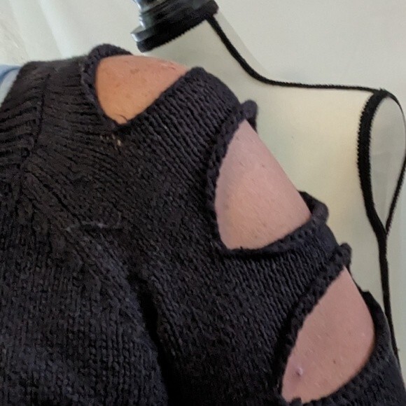 EUC - G by Guess Cold Shoulder Cutout Black Sweater - S - Picture 4 of 7